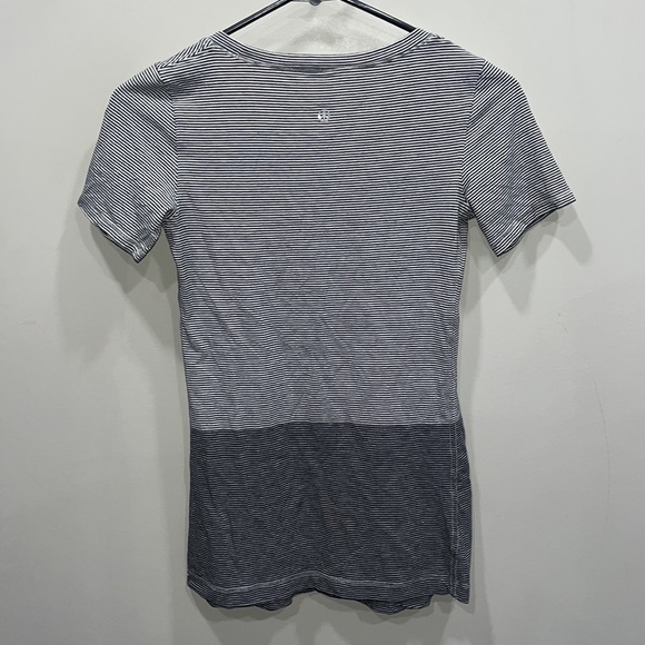 Lululemon size 4  shirt - Picture 5 of 5
